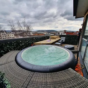 https://central-penthouse-with-hot-tub-views-24.cardiffhotelswales.com