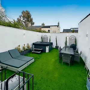 https://3-bed-townhouse-in-the-centre-of-cheltenham.cardiffhotelswales.com