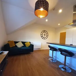 Roomy Penthouse 2 Double Bed - Spacious - Beeston - Free Secure Parking - Nottingham